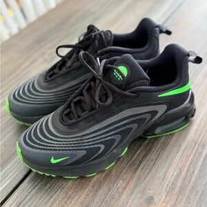 Nike Kids Black and Neon Green Sneakers